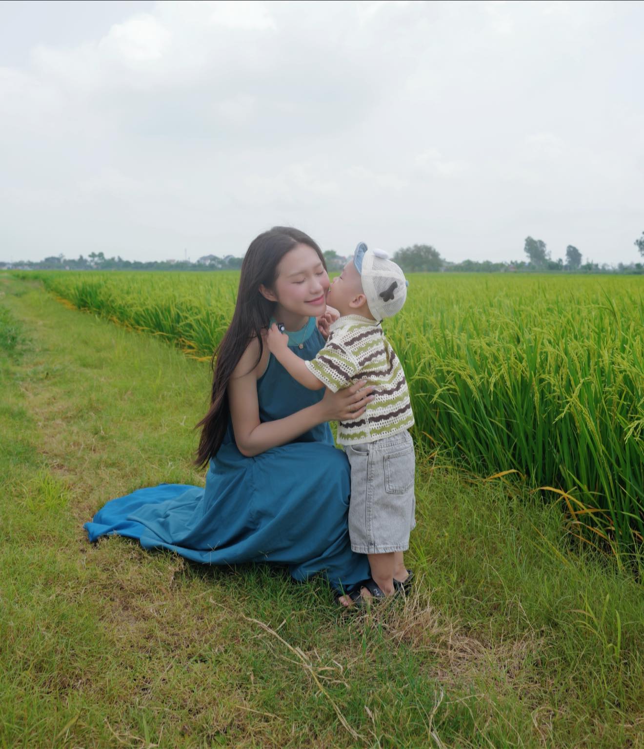 Doãn Hải My gây chú ý khi về quê chồng Hưng Yên- Ảnh 6. Doãn Hải My gây chú ý khi về quê chồng Hưng Yên- Ảnh 6.