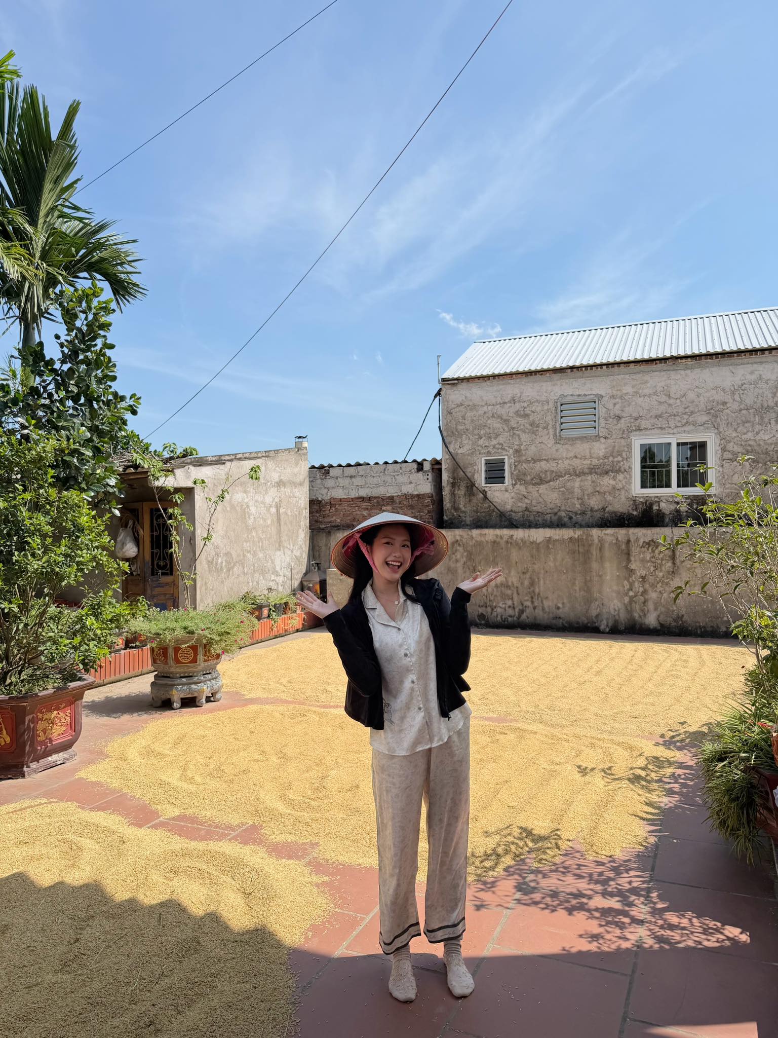 Doãn Hải My gây chú ý khi về quê chồng Hưng Yên- Ảnh 1. Doãn Hải My gây chú ý khi về quê chồng Hưng Yên- Ảnh 1.