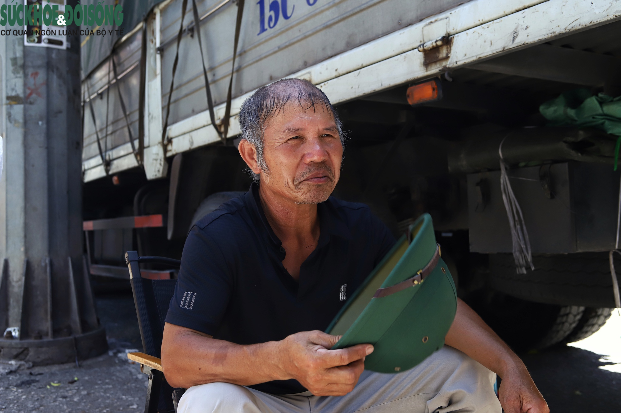 Hà Nội nắng nóng như 'chảo lửa', người lao động vất vả mưu sinh- Ảnh 5.