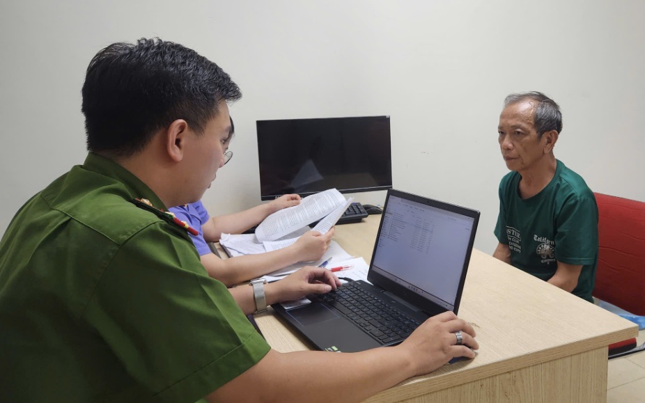Thu hồi chứng nhận 'Gương người tốt, việc tốt trong công tác nhân đạo' của ông Nguyễn Tiến Nam- Ảnh 6. Ông Nguyễn Tiến Nam bị bắt để điều tra lừa đảo gần 100 tỷ: Người bệnh có đòi lại được tiền?