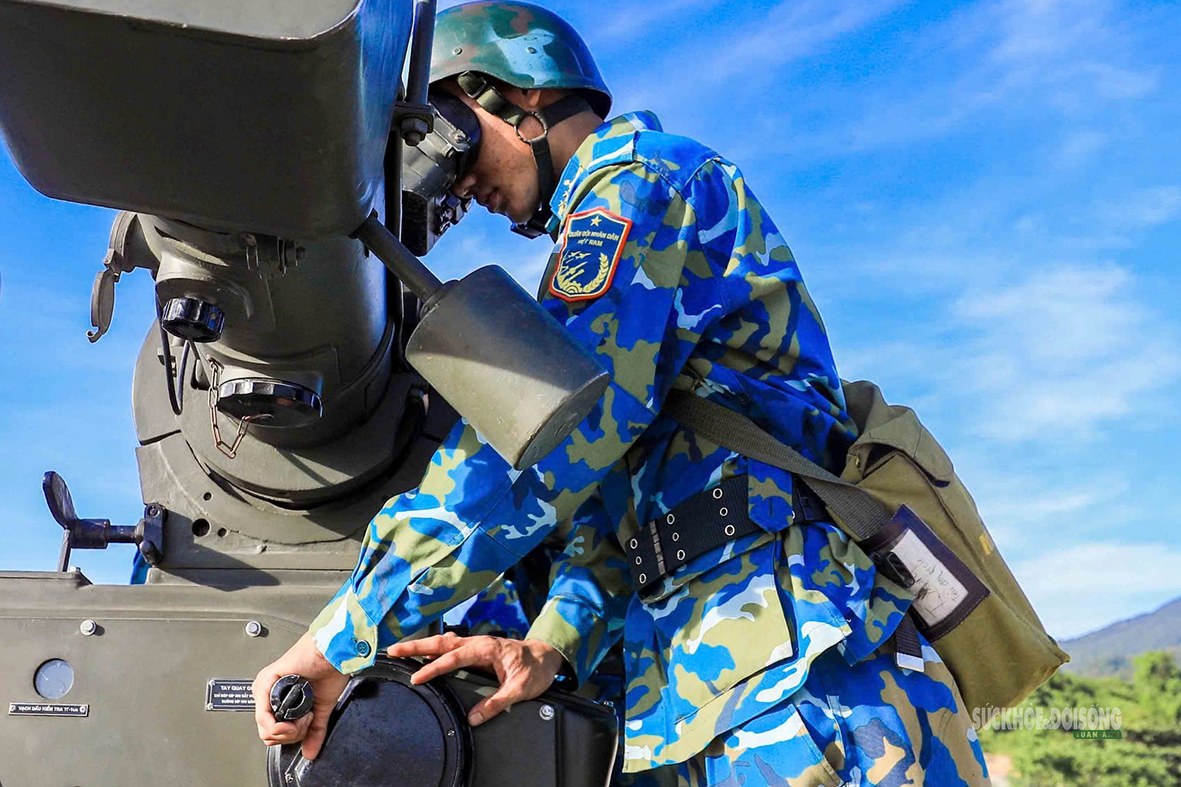 Huấn luyện 'săn UAV' trên đỉnh Sơn Trà- Ảnh 3. Huấn luyện 'săn UAV' trên đỉnh Sơn Trà- Ảnh 3.