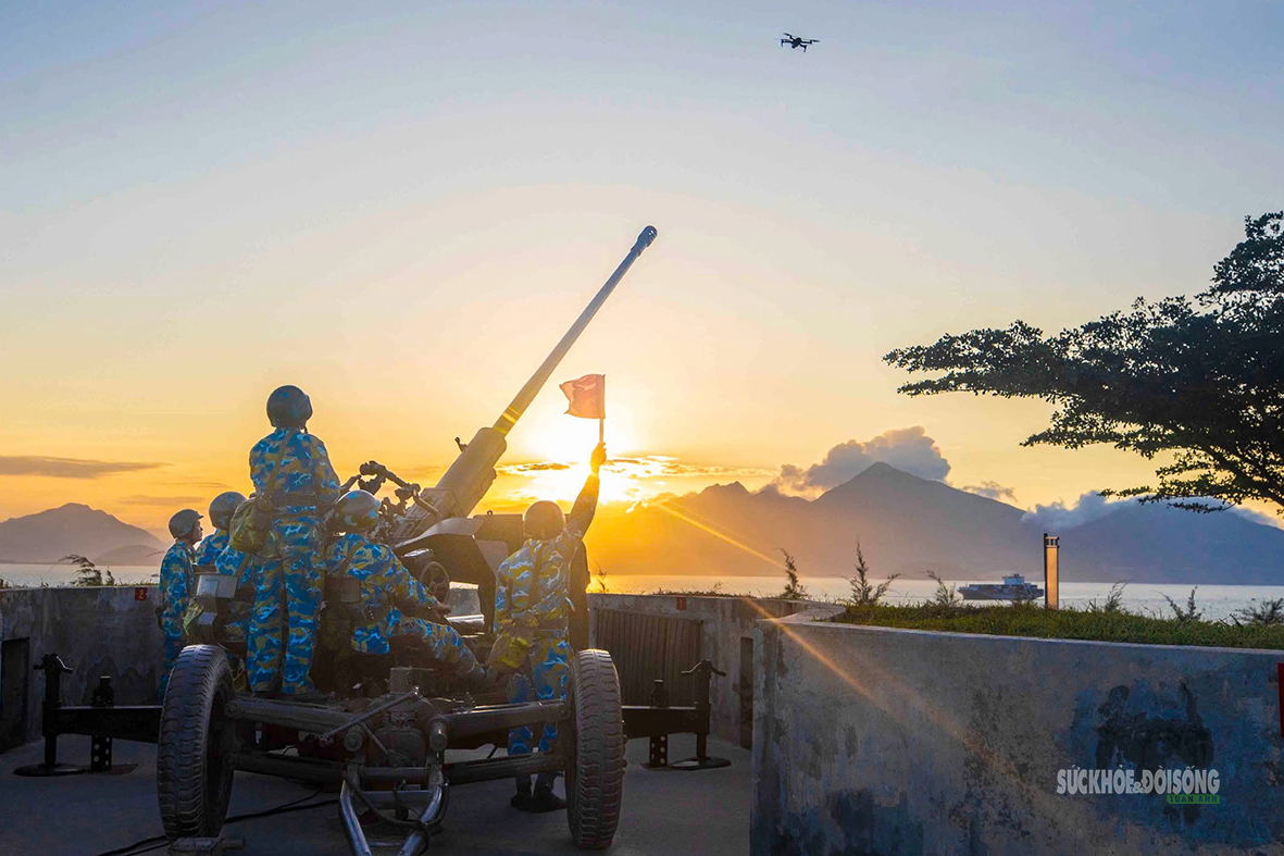 Huấn luyện 'săn UAV' trên đỉnh Sơn Trà- Ảnh 8. Huấn luyện 'săn UAV' trên đỉnh Sơn Trà- Ảnh 8.