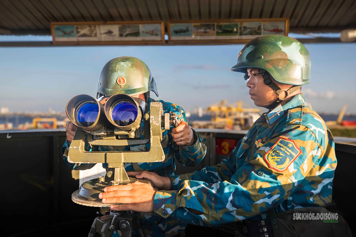 Huấn luyện 'săn UAV' trên đỉnh Sơn Trà- Ảnh 4. Huấn luyện 'săn UAV' trên đỉnh Sơn Trà- Ảnh 4.