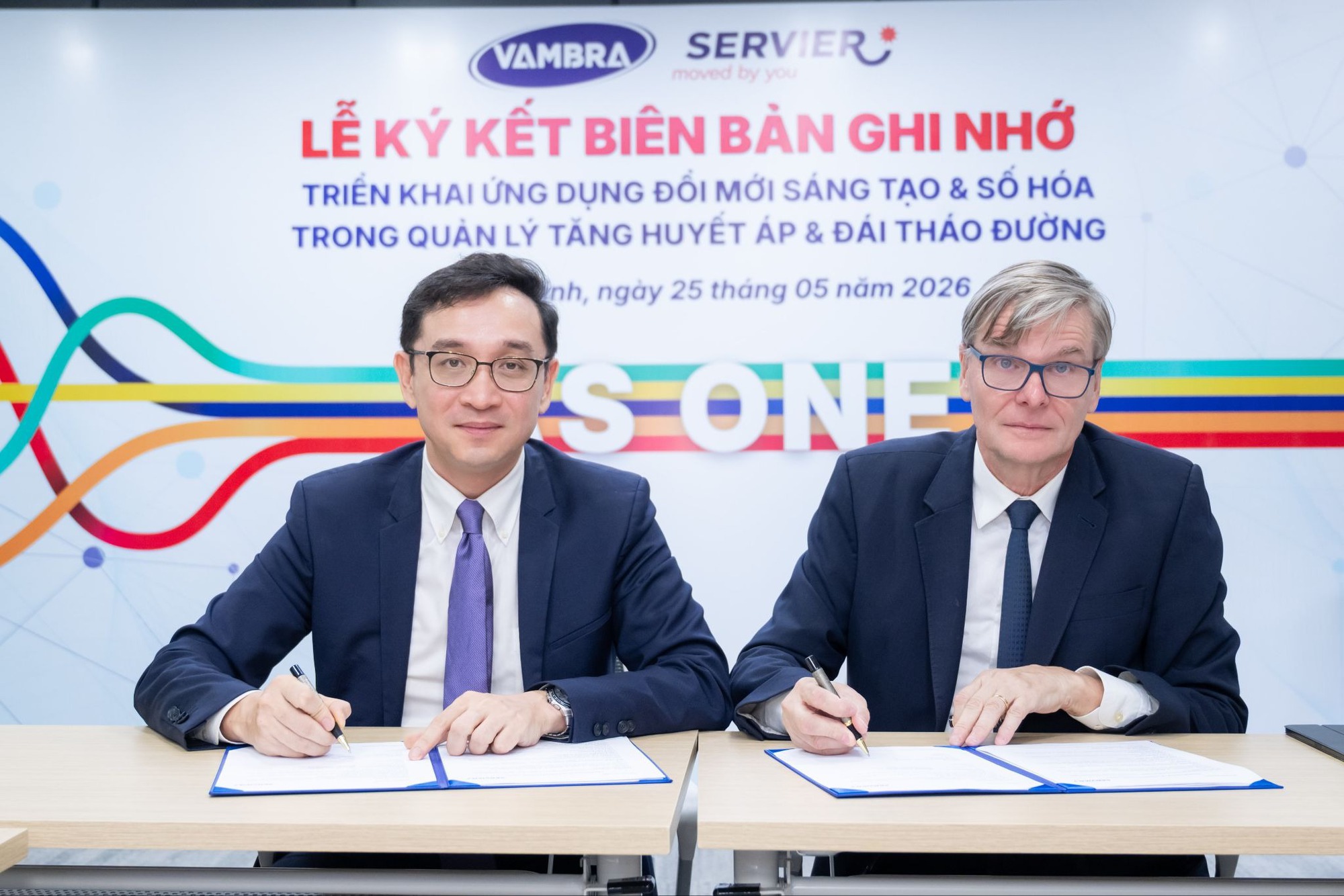 VAMBRA và Servier ký kết Biên bản ghi nhớ hợp tác thúc đẩy đổi mới số trong quản lý tăng huyết áp và đái tháo đường tại Việt Nam- Ảnh 2. VAMBRA và Servier ký kết Biên bản ghi nhớ hợp tác thúc đẩy đổi mới số trong quản lý tăng huyết áp và đái tháo đường tại Việt Nam- Ảnh 2.