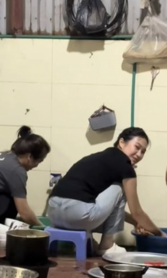 Doãn Hải My gây chú ý khi về quê chồng Hưng Yên- Ảnh 4. Doãn Hải My gây chú ý khi về quê chồng Hưng Yên- Ảnh 4.