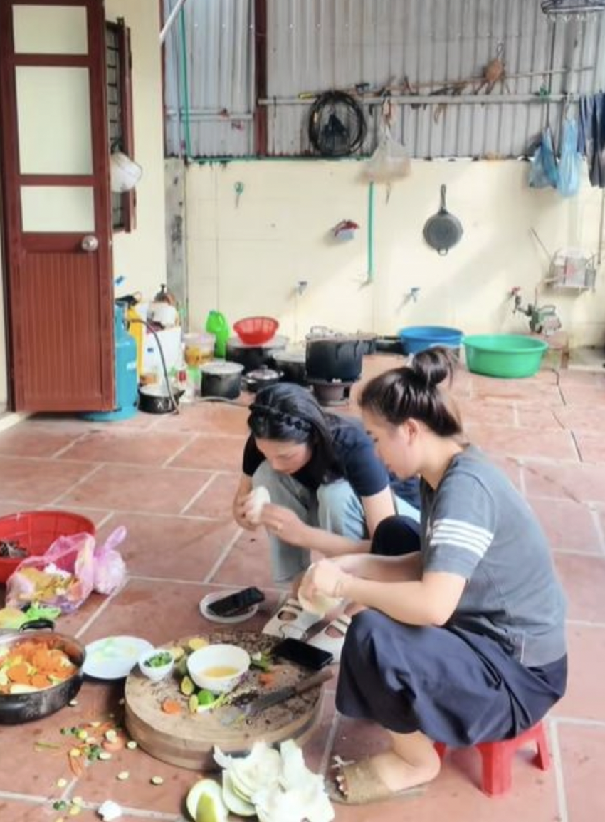 Doãn Hải My gây chú ý khi về quê chồng Hưng Yên- Ảnh 5. Doãn Hải My gây chú ý khi về quê chồng Hưng Yên- Ảnh 5.