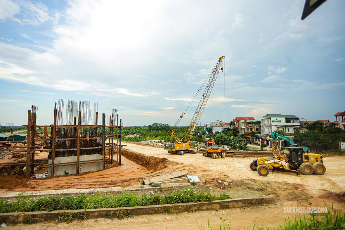 Cầu Hồng Hà vượt sông Hồng dần lộ diện- Ảnh 9. Cầu Hồng Hà vượt sông Hồng dần lộ diện- Ảnh 9.