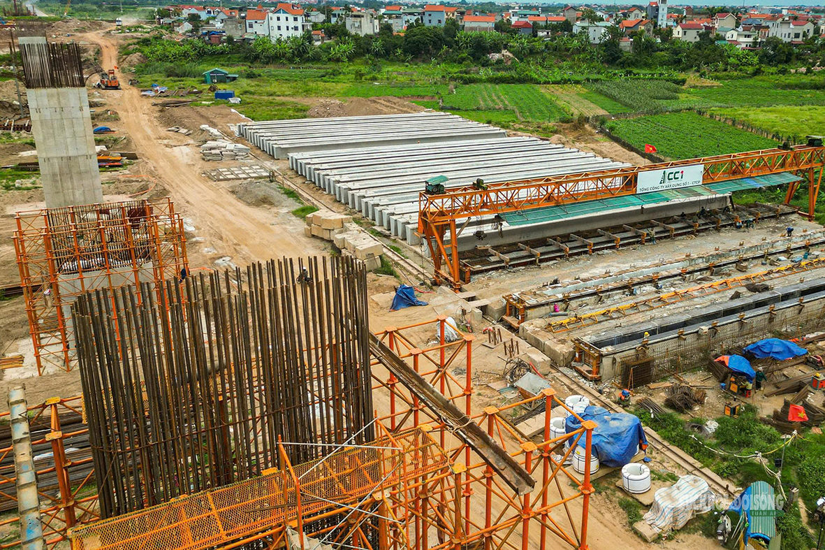 Cầu Hồng Hà vượt sông Hồng dần lộ diện- Ảnh 6. Cầu Hồng Hà vượt sông Hồng dần lộ diện- Ảnh 6.