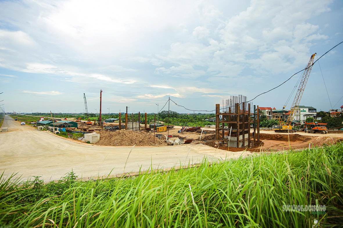 Cầu Hồng Hà vượt sông Hồng dần lộ diện- Ảnh 5. Cầu Hồng Hà vượt sông Hồng dần lộ diện- Ảnh 5.