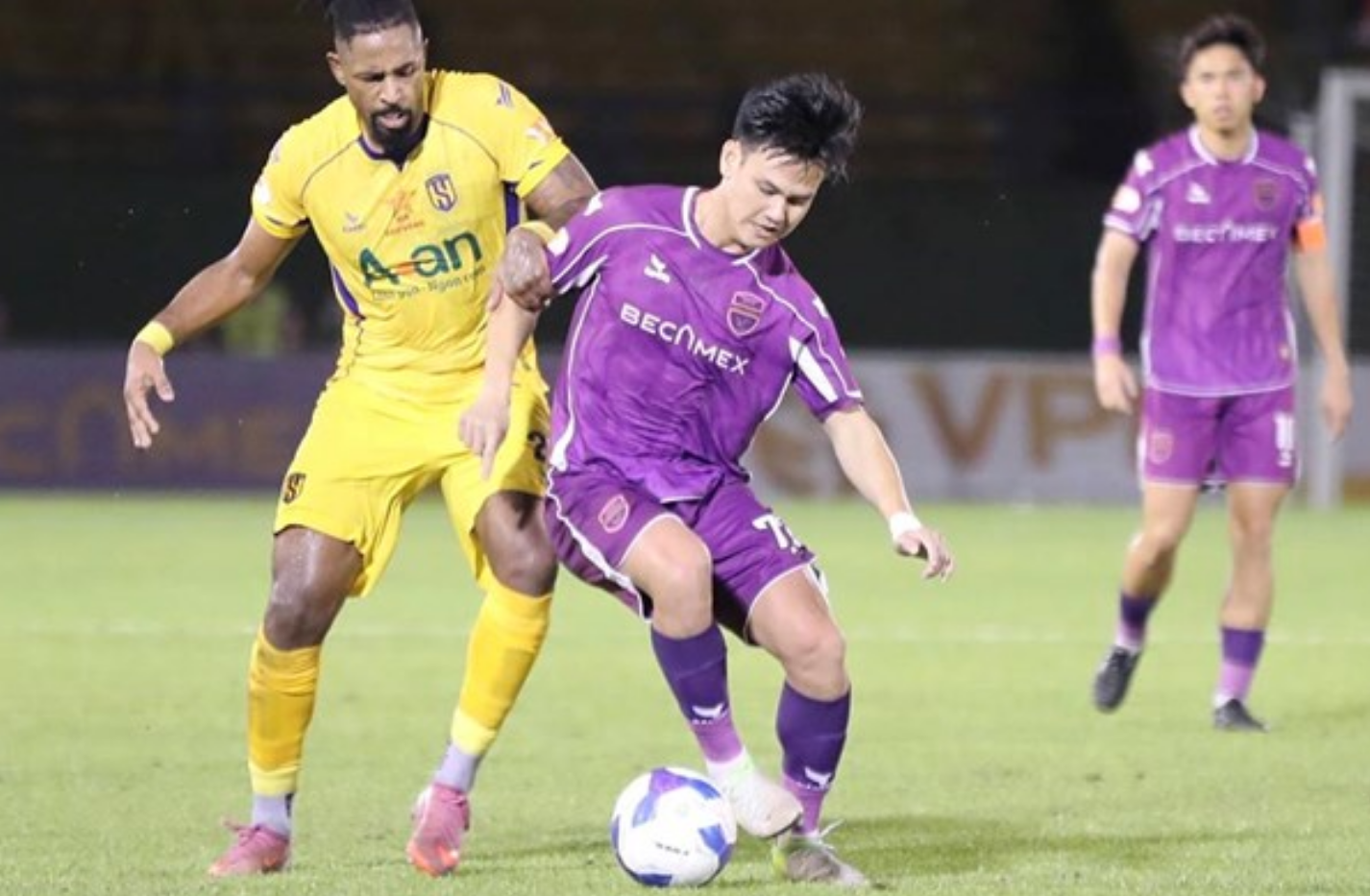 Cuộc đua trụ hạng V-League: Becamex TP Hồ Chí Minh lâm nguy- Ảnh 1. Cuộc đua trụ hạng V-League: Becamex TP Hồ Chí Minh lâm nguy- Ảnh 1.