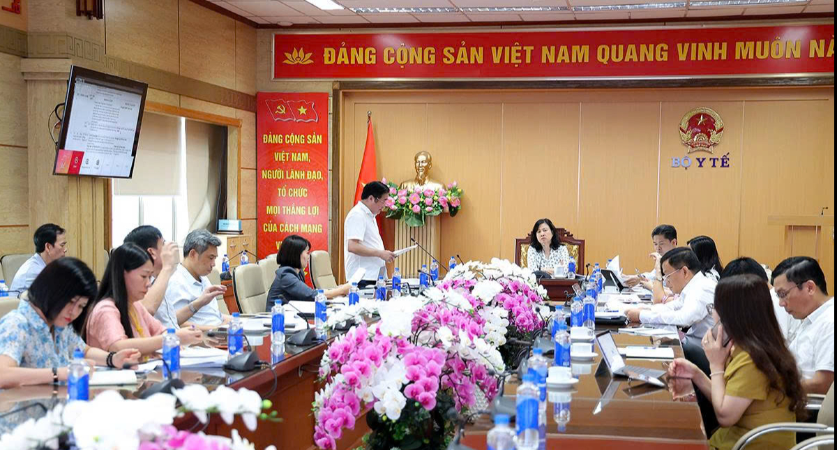 Bộ trưởng Đào Hồng Lan: Triển khai hiệu quả, đồng bộ khám sức khỏe định kỳ, bảo đảm quyền lợi cho người dân- Ảnh 1. Bộ trưởng Đào Hồng Lan: Triển khai hiệu quả, đồng bộ khám sức khỏe định kỳ, bảo đảm quyền lợi cho người dân- Ảnh 1.