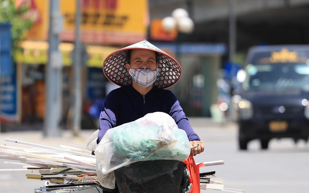 Kỷ lục nắng nóng ở Hà Nội bị phá vỡ khi nhiệt độ trạm khí tượng lên đến 41.1 độ