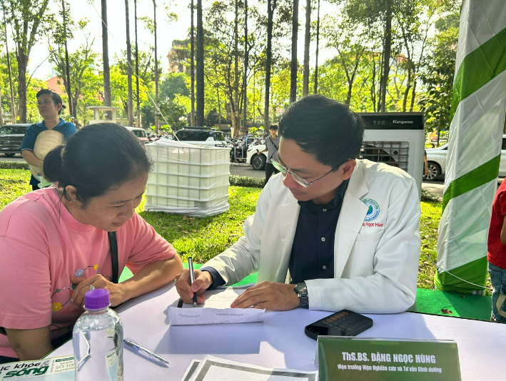 Ăn nhiều đạm để tăng cơ, giảm cân: Đừng biến chế độ lành mạnh thành nguy cơ sức khỏe- Ảnh 1. Ăn nhiều đạm để tăng cơ, giảm cân: Đừng biến chế độ lành mạnh thành nguy cơ sức khỏe- Ảnh 1.