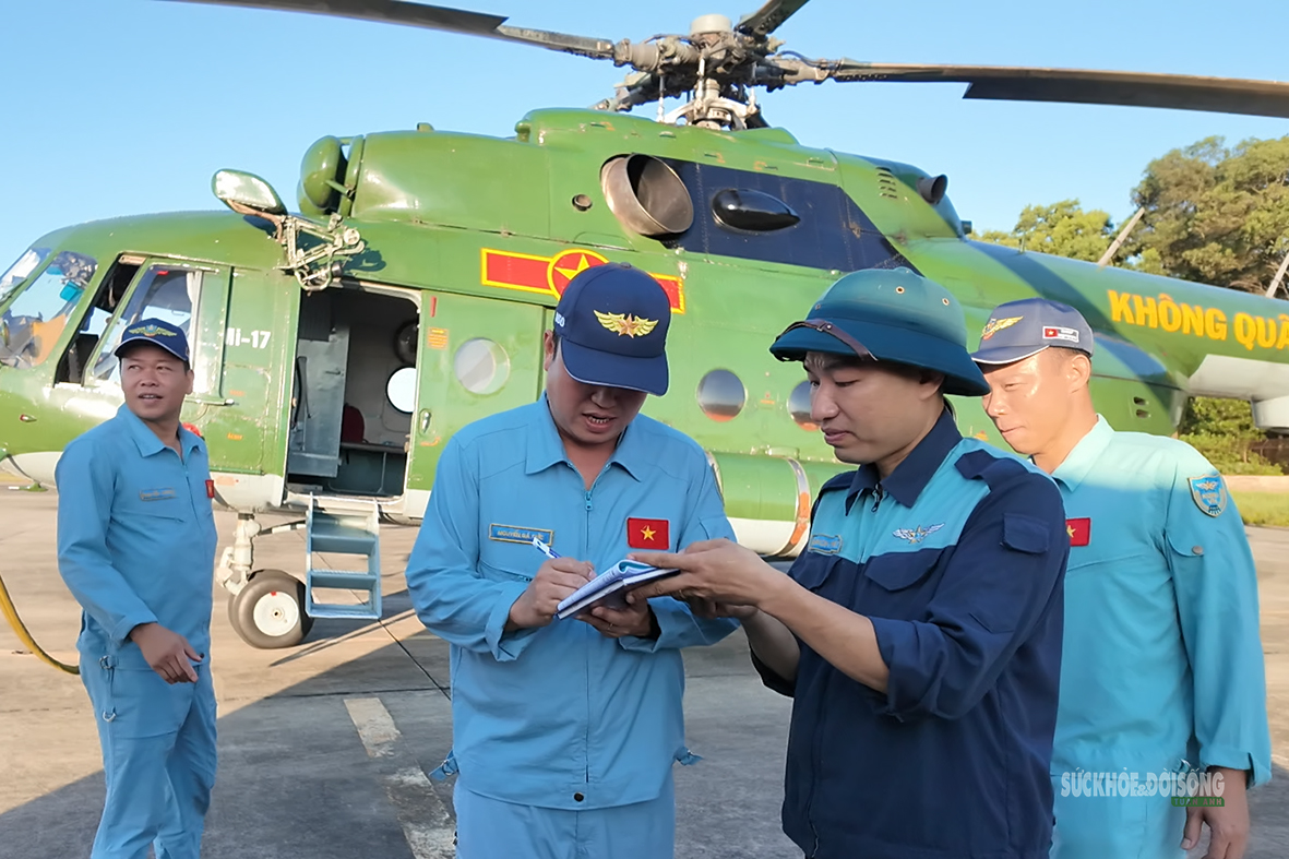 Trực thăng Không quân bay huấn luyện giữa nắng nóng Sơn Tây- Ảnh 2. Trực thăng Không quân bay huấn luyện giữa nắng nóng Sơn Tây- Ảnh 2.