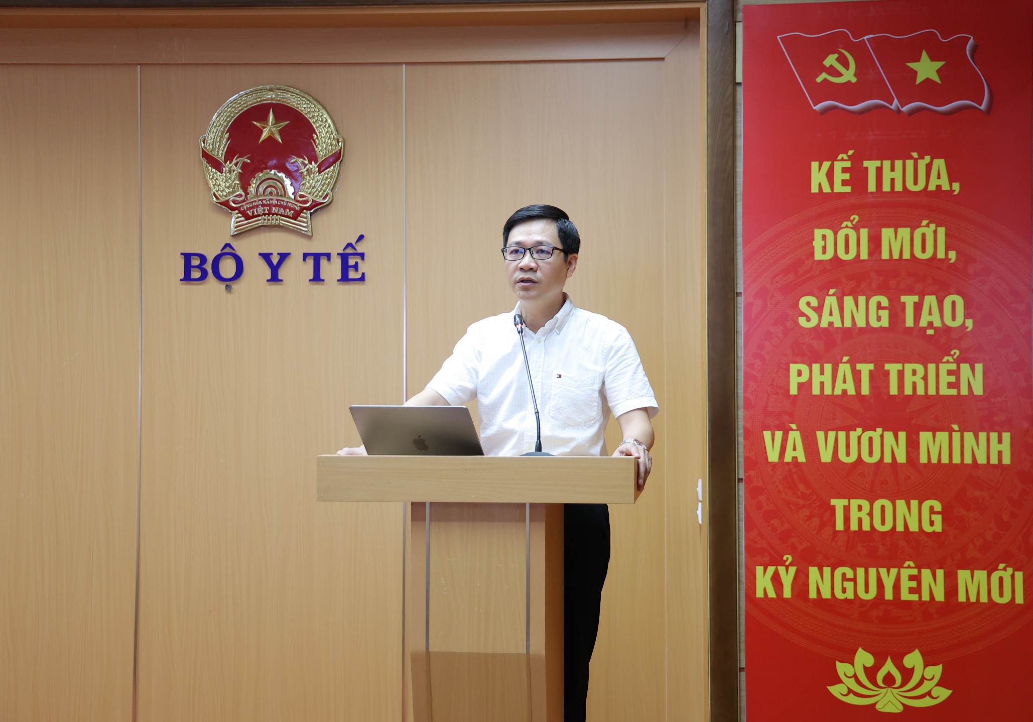 Bộ Y tế hướng dẫn triển khai Luật Phòng bệnh: Đẩy nhanh khám sức khỏe định kỳ, tăng đầu tư y tế dự phòng- Ảnh 4. Bộ Y tế hướng dẫn triển khai Luật Phòng bệnh: Đẩy nhanh khám sức khỏe định kỳ, tăng đầu tư y tế dự phòng- Ảnh 4.