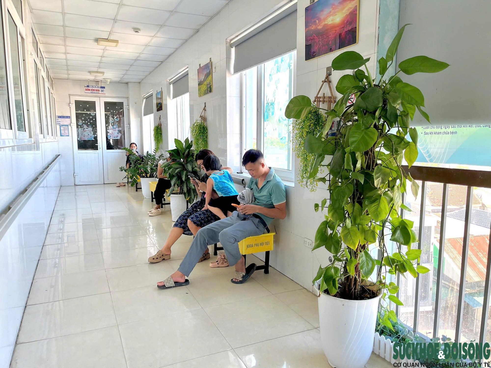 Nắng nóng hơn 40 độ C, bệnh viện tăng cường chống nóng cho người bệnh- Ảnh 4. Nắng nóng hơn 40 độ C, bệnh viện tăng cường chống nóng cho người bệnh- Ảnh 4.