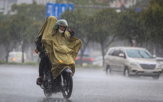 Cơ quan khí tượng nói về đợt không khí mát sắp tràn về miền Bắc- Ảnh 2. Tin vui, chiều nay miền Bắc đón dông giải nhiệt nắng nóng