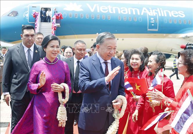 Tổng Bí thư, Chủ tịch nước Tô Lâm và Phu nhân bắt đầu thăm chính thức Vương quốc Thái Lan- Ảnh 1. Tổng Bí thư, Chủ tịch nước Tô Lâm và Phu nhân bắt đầu thăm chính thức Vương quốc Thái Lan- Ảnh 1.