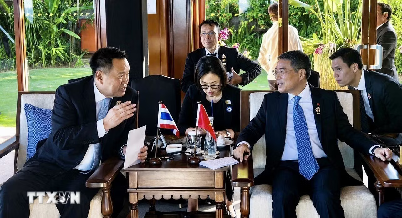 Đưa quan hệ Việt Nam-Thái Lan phát triển mạnh mẽ hơn nữa, hướng tới những tầm cao mới- Ảnh 3. Đưa quan hệ Việt Nam-Thái Lan phát triển mạnh mẽ hơn nữa, hướng tới những tầm cao mới- Ảnh 3.