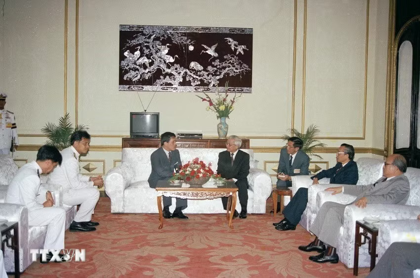 Đưa quan hệ Việt Nam-Thái Lan phát triển mạnh mẽ hơn nữa, hướng tới những tầm cao mới- Ảnh 2. Đưa quan hệ Việt Nam-Thái Lan phát triển mạnh mẽ hơn nữa, hướng tới những tầm cao mới- Ảnh 2.