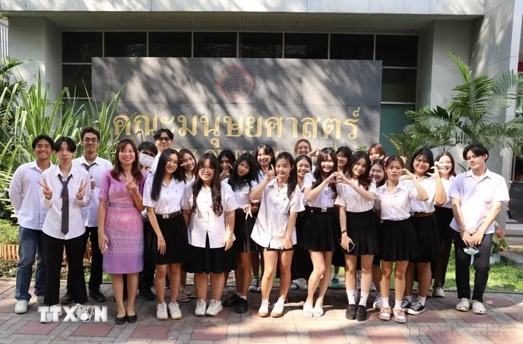 Đưa quan hệ Việt Nam-Thái Lan phát triển mạnh mẽ hơn nữa, hướng tới những tầm cao mới- Ảnh 9. Đưa quan hệ Việt Nam-Thái Lan phát triển mạnh mẽ hơn nữa, hướng tới những tầm cao mới- Ảnh 9.