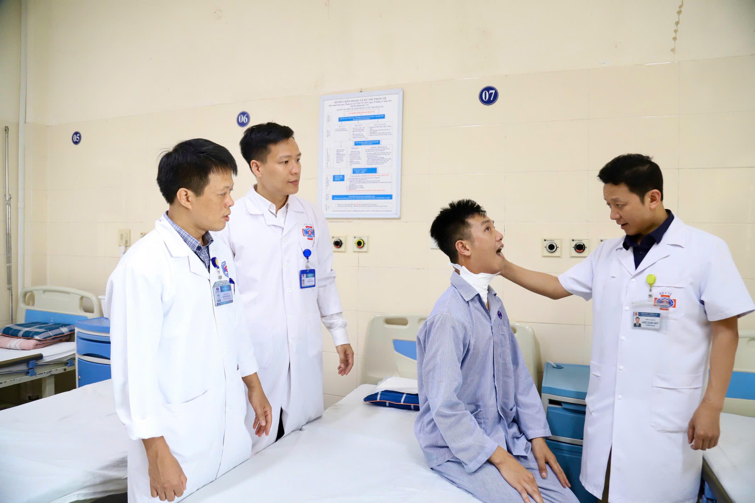 Ung thư lưỡi dễ nhầm nhiệt miệng: Bác sĩ cảnh báo dấu hiệu không nên chủ quan- Ảnh 3. Ung thư lưỡi dễ nhầm nhiệt miệng: Bác sĩ cảnh báo dấu hiệu không nên chủ quan- Ảnh 3.