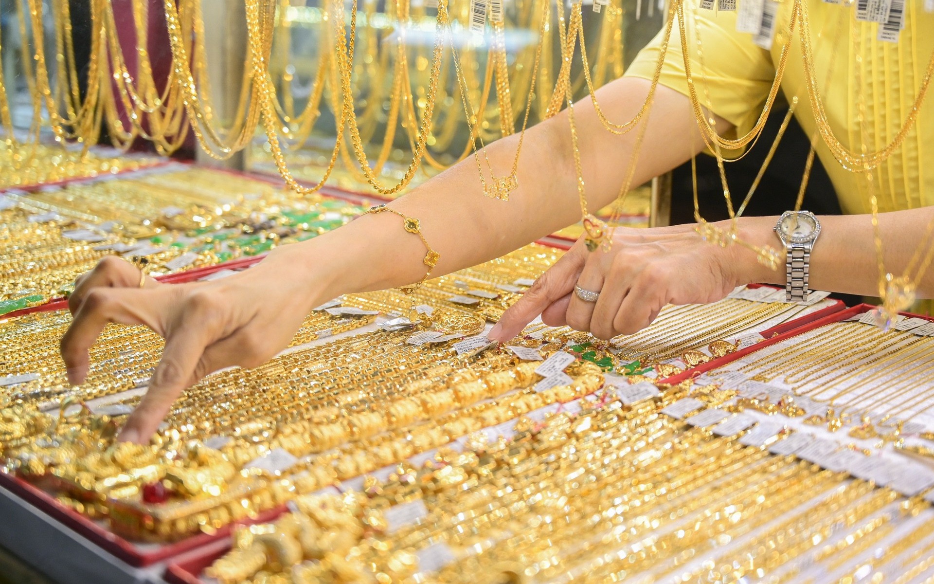 Chốt giá vàng hôm nay ngày 28/5 giảm dữ dội