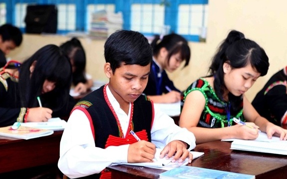 Chuyện những sĩ tử cũ tiếp sức sĩ tử mới tại kỳ thi vào lớp 10 ở Hà Nội- Ảnh 1.