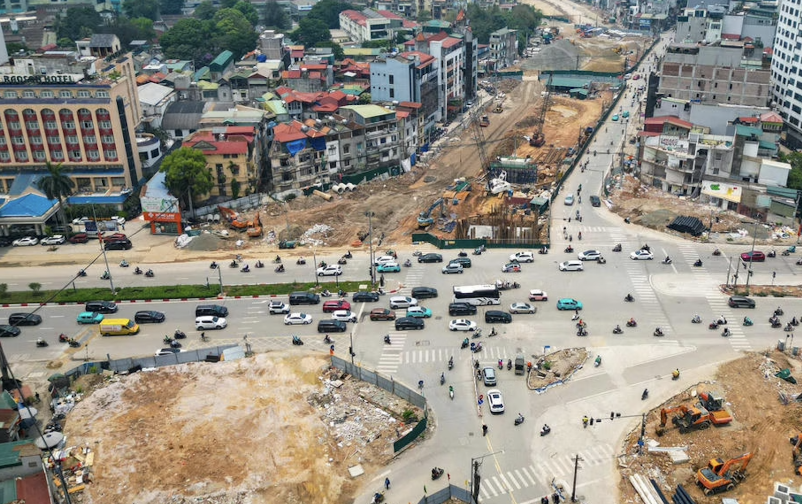 Hà Nội điều chỉnh giao thông nút La Thành - Nguyễn Chí Thanh thi công metro tuyến số 5- Ảnh 1. Hà Nội điều chỉnh giao thông nút La Thành - Nguyễn Chí Thanh thi công metro tuyến số 5- Ảnh 1.