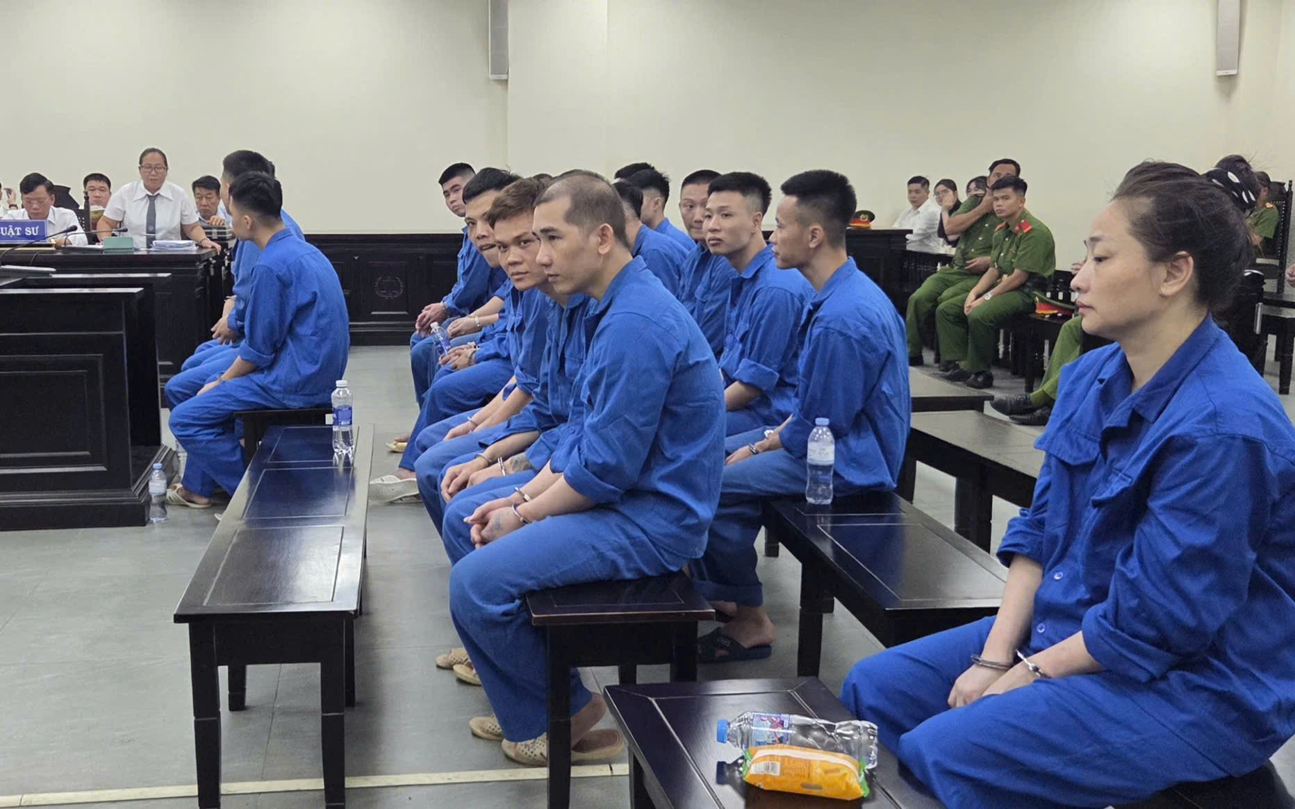 Dùng chiêu bài đáo hạn ngân hàng, trả lãi cao, người đàn ông chiếm đoạt 80 tỷ đồng- Ảnh 2. Dùng chiêu bài đáo hạn ngân hàng, trả lãi cao, người đàn ông chiếm đoạt 80 tỷ đồng- Ảnh 2.