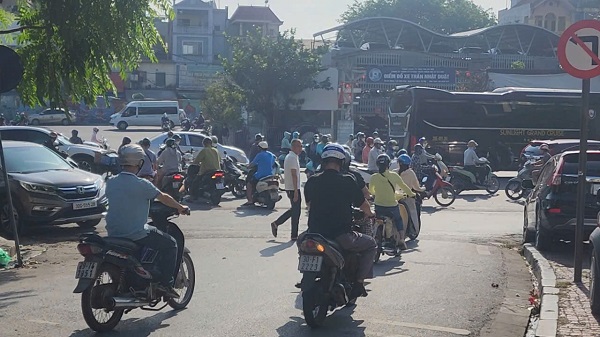 Cầu Long Biên thông xe, gánh bớt khoảng 70% lượng xe mô tô qua cầu Chương Dương - Ảnh 9. Cầu Long Biên thông xe, gánh bớt khoảng 70% lượng xe mô tô qua cầu Chương Dương - Ảnh 9.