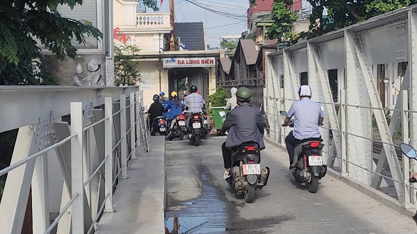 Cầu Long Biên thông xe, gánh bớt khoảng 70% lượng xe mô tô qua cầu Chương Dương - Ảnh 4. Cầu Long Biên thông xe, gánh bớt khoảng 70% lượng xe mô tô qua cầu Chương Dương - Ảnh 4.
