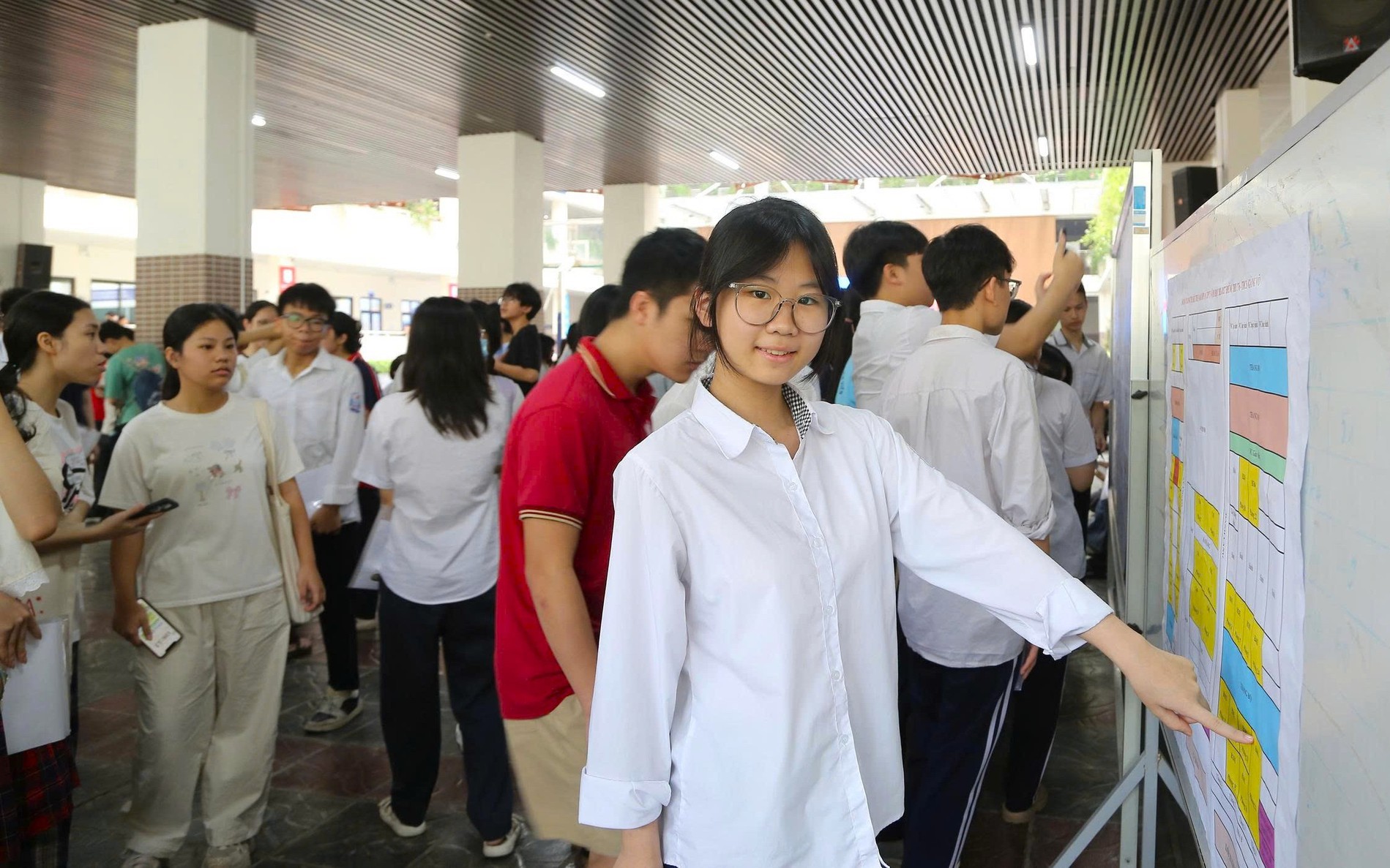 Sĩ tử Hà Nội tự tin bước vào kỳ thi tuyển sinh lớp 10- Ảnh 18. Sáng nay, thí sinh Hà Nội dự thi môn đầu tiên vào lớp 10: Ngữ văn