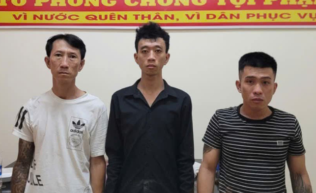 Bắt 3 kẻ truy đuổi người đàn ông vào tận nhà dân, đánh trọng thương vùng đầu- Ảnh 2. Bắt 3 kẻ truy đuổi người đàn ông vào tận nhà dân, đánh trọng thương vùng đầu- Ảnh 2.