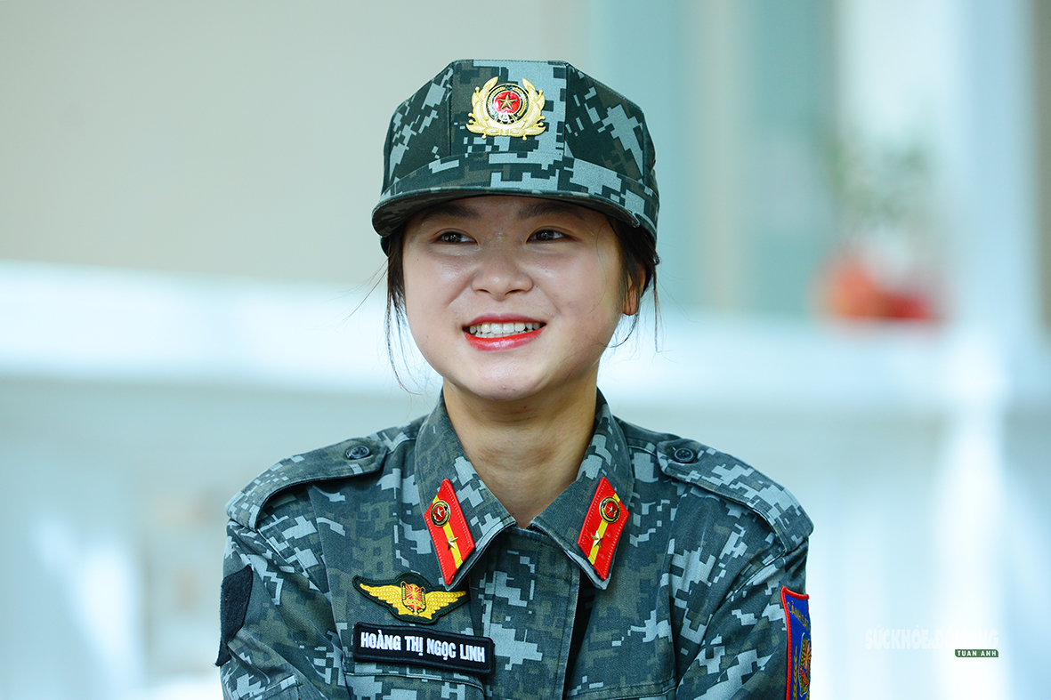 "Nín thở" xem nữ đặc nhiệm dùng yết hầu kéo xe đặc chủng- Ảnh 1. "Nín thở" xem nữ đặc nhiệm dùng yết hầu kéo xe đặc chủng- Ảnh 1.