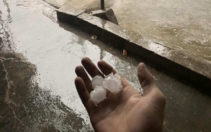 Mưa đá kèm dông lốc gây thiệt hại tại nhiều xã miền núi Nghệ An 