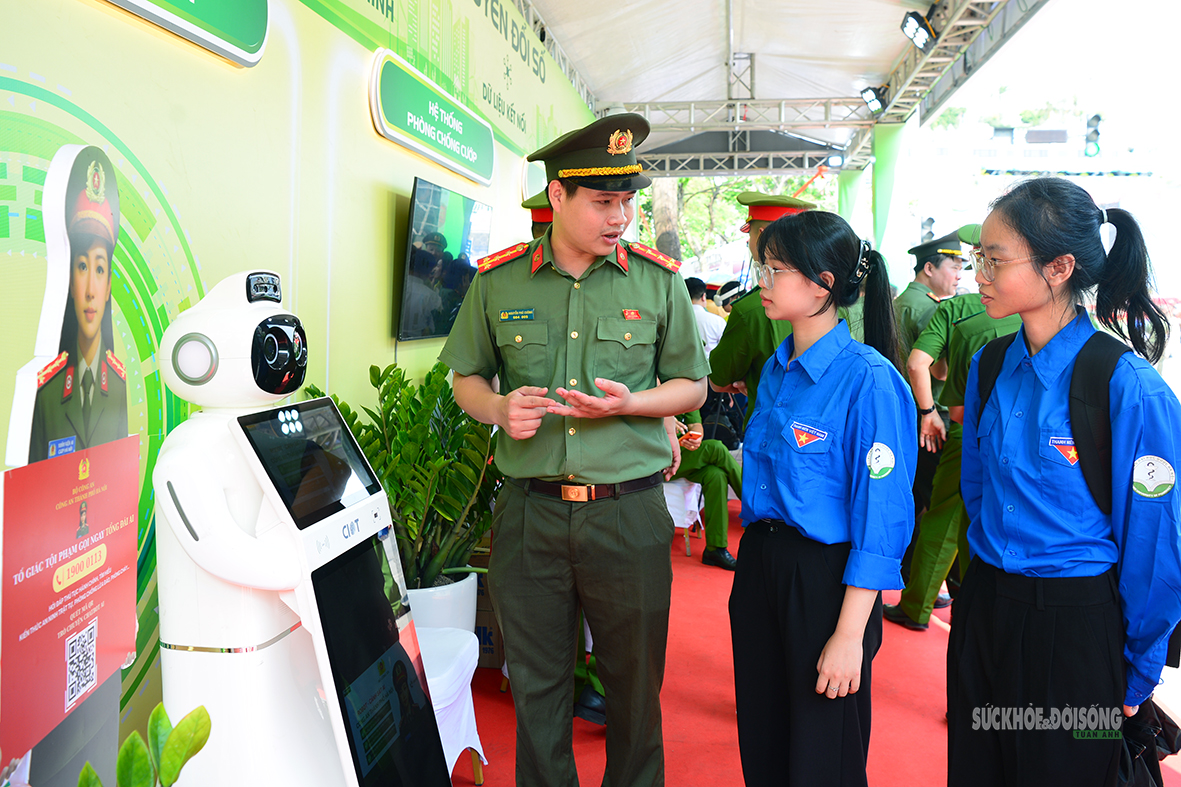 Một ngày trải nghiệm 'Tổ quốc bình yên' giữa lòng Thủ đô- Ảnh 4. Một ngày trải nghiệm 'Tổ quốc bình yên' giữa lòng Thủ đô- Ảnh 4.