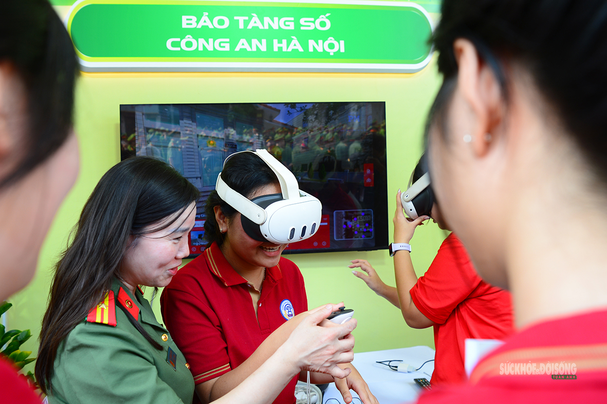 Một ngày trải nghiệm 'Tổ quốc bình yên' giữa lòng Thủ đô- Ảnh 9. Một ngày trải nghiệm 'Tổ quốc bình yên' giữa lòng Thủ đô- Ảnh 9.