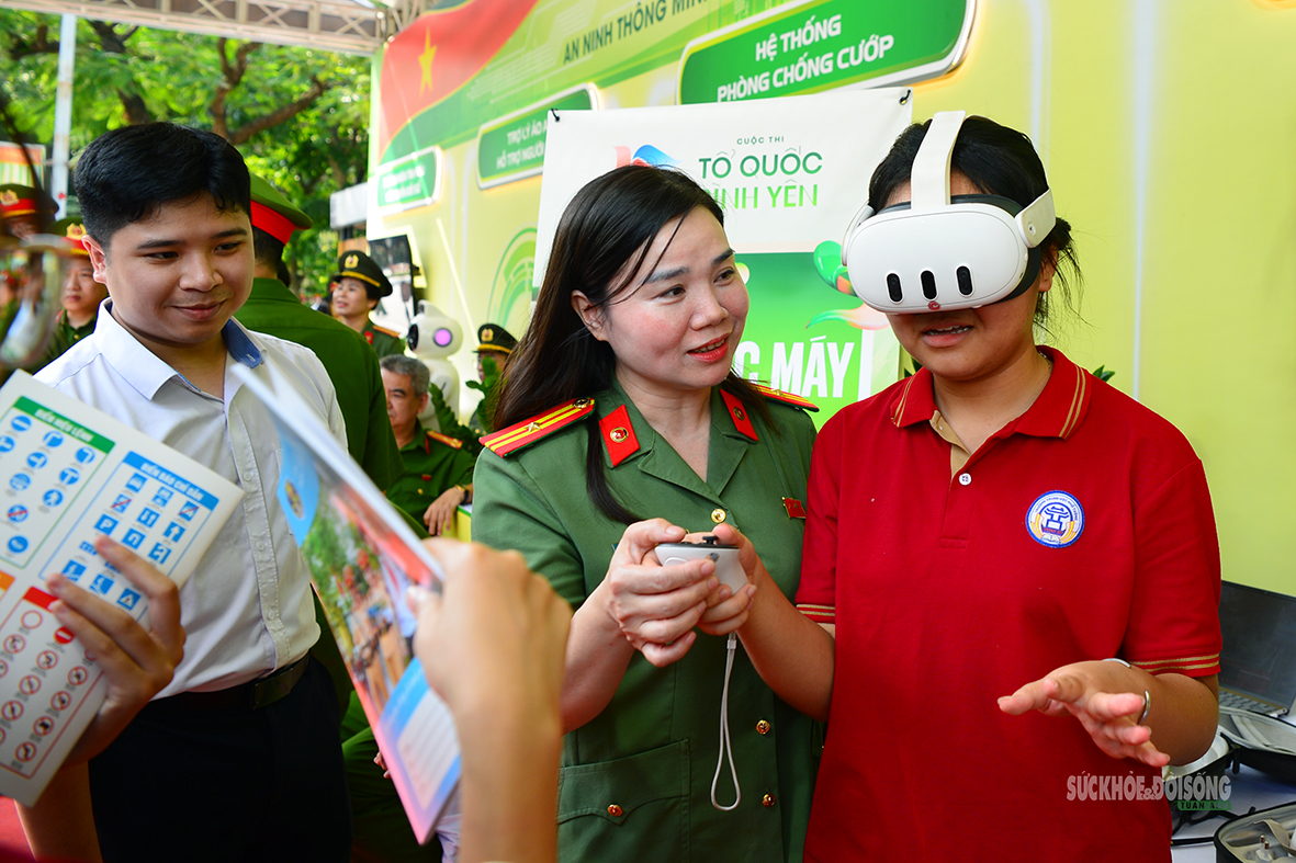Một ngày trải nghiệm 'Tổ quốc bình yên' giữa lòng Thủ đô- Ảnh 5. Một ngày trải nghiệm 'Tổ quốc bình yên' giữa lòng Thủ đô- Ảnh 5.