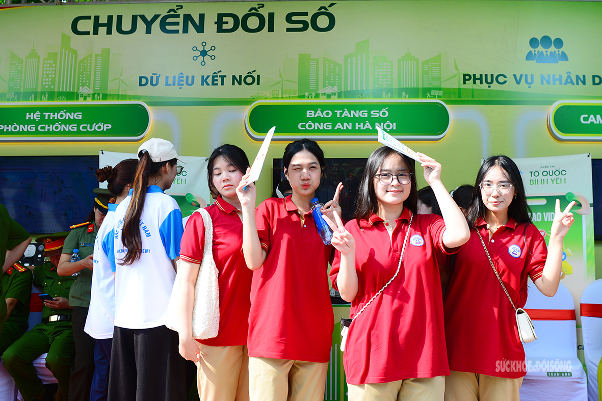 Một ngày trải nghiệm 'Tổ quốc bình yên' giữa lòng Thủ đô- Ảnh 10. Một ngày trải nghiệm 'Tổ quốc bình yên' giữa lòng Thủ đô- Ảnh 10.