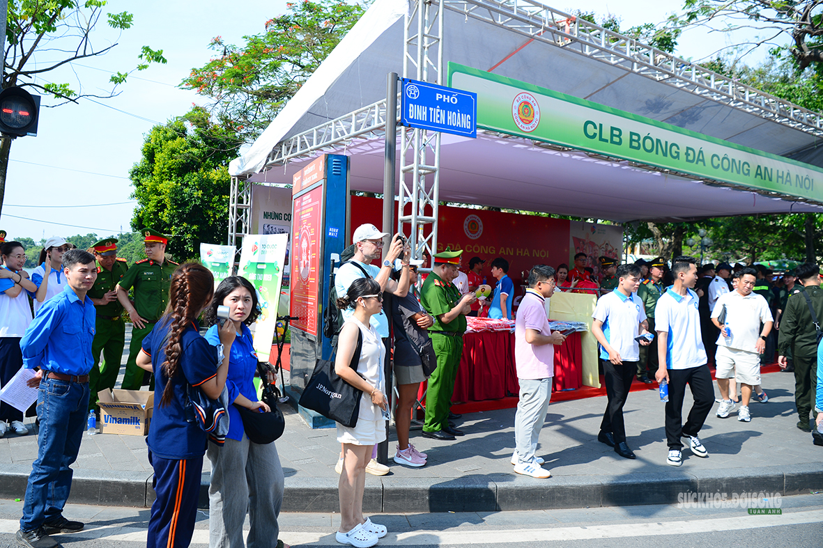 Một ngày trải nghiệm 'Tổ quốc bình yên' giữa lòng Thủ đô- Ảnh 11. Một ngày trải nghiệm 'Tổ quốc bình yên' giữa lòng Thủ đô- Ảnh 11.