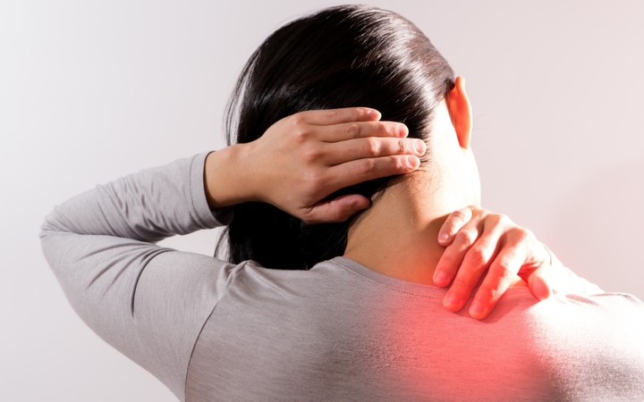 Cách giảm đau cổ vai gáy cho người làm việc trí óc - Ảnh 3.