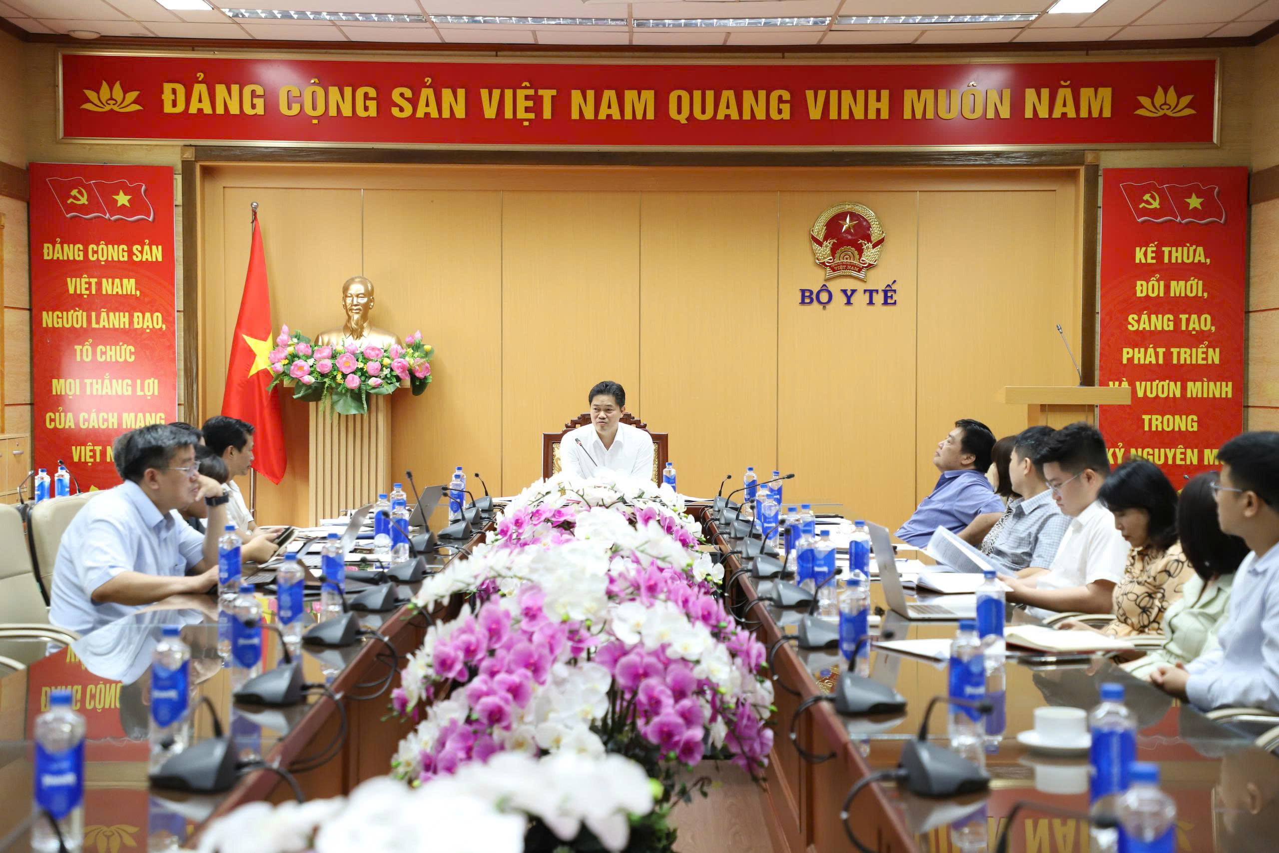 Bộ Y tế tăng tốc cải cách hành chính, tập trung xử lý nhiệm vụ chậm tiến độ- Ảnh 2.
Bộ Y tế tăng tốc cải cách hành chính, tập trung xử lý nhiệm vụ chậm tiến độ- Ảnh 2.