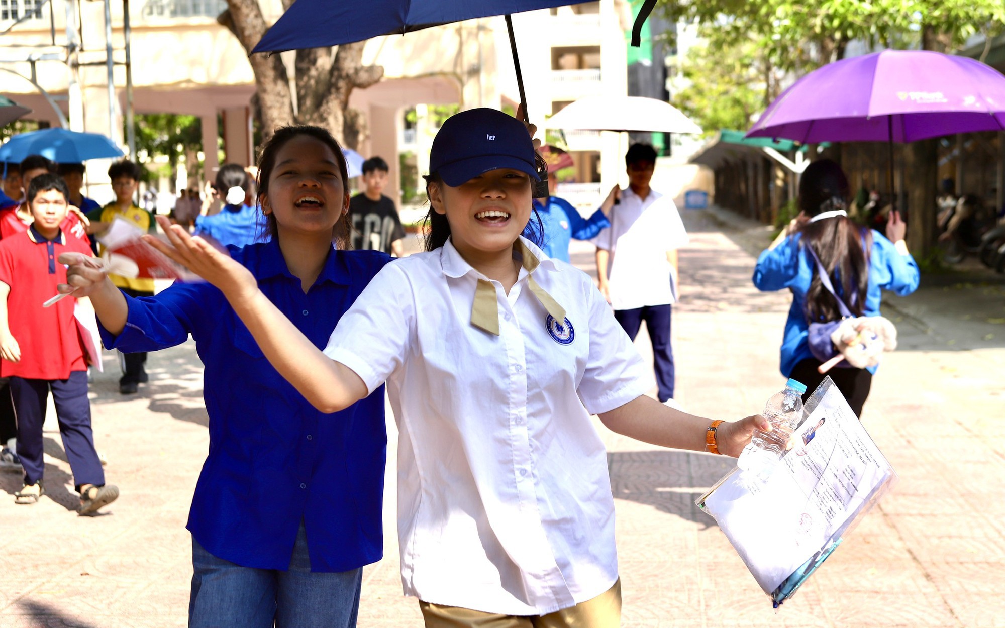 Ngày thi đầu vào 10 tại Hà Nội: Hai trường hợp vi phạm quy chế- Ảnh 2. Đề thi Ngoại ngữ vào lớp 10 được đánh giá là có độ phân hoá mạnh ở các câu cuối