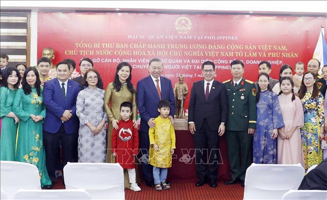 Tổng Bí thư, Chủ tịch nước và Phu nhân gặp gỡ cộng đồng người Việt Nam tại Philippines- Ảnh 4.