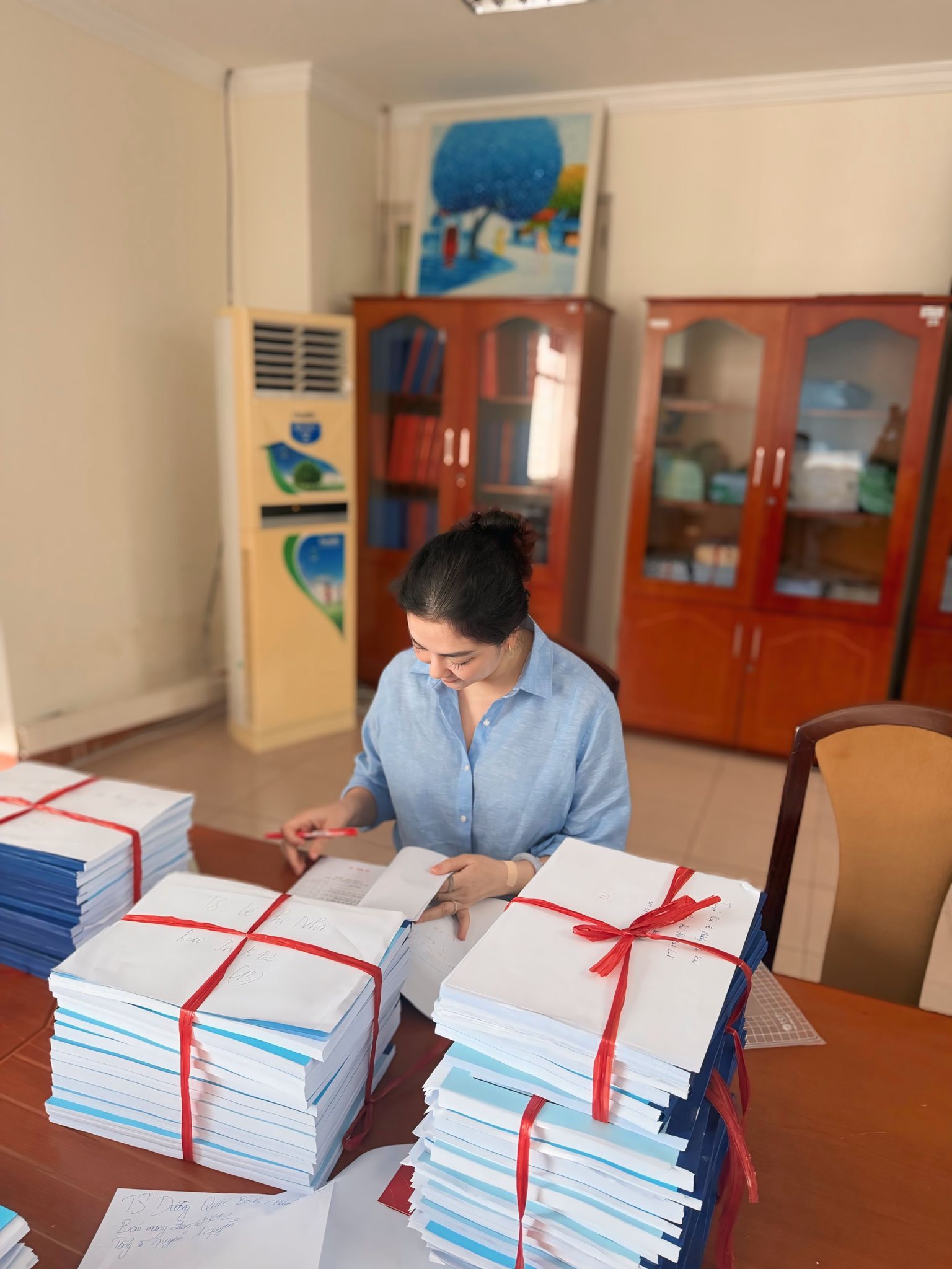 Hoa hậu Nguyễn Thị Huyền nỗ lực học tập, giữ gìn cuộc sống bình yên- Ảnh 1. Hoa hậu Nguyễn Thị Huyền nỗ lực học tập, giữ gìn cuộc sống bình yên- Ảnh 1.