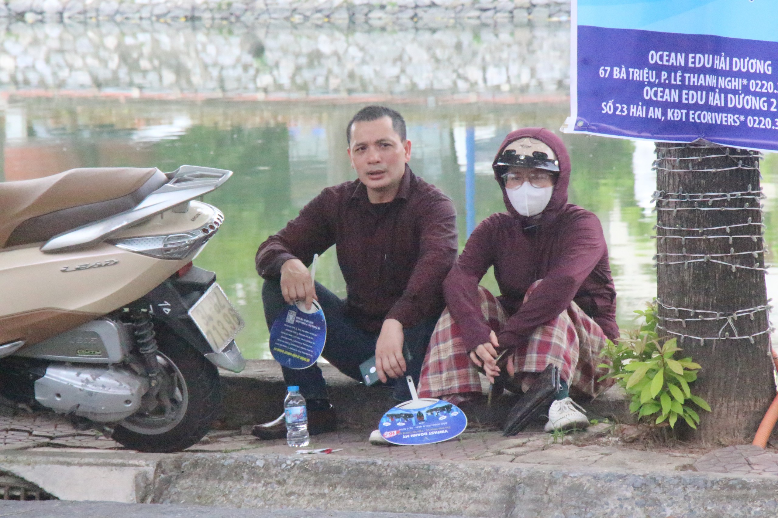 Hình ảnh đáng yêu tại kỳ thi vào lớp 10 ở Hải Phòng hôm nay- Ảnh 14. Hình ảnh đáng yêu tại kỳ thi vào lớp 10 ở Hải Phòng hôm nay- Ảnh 14.