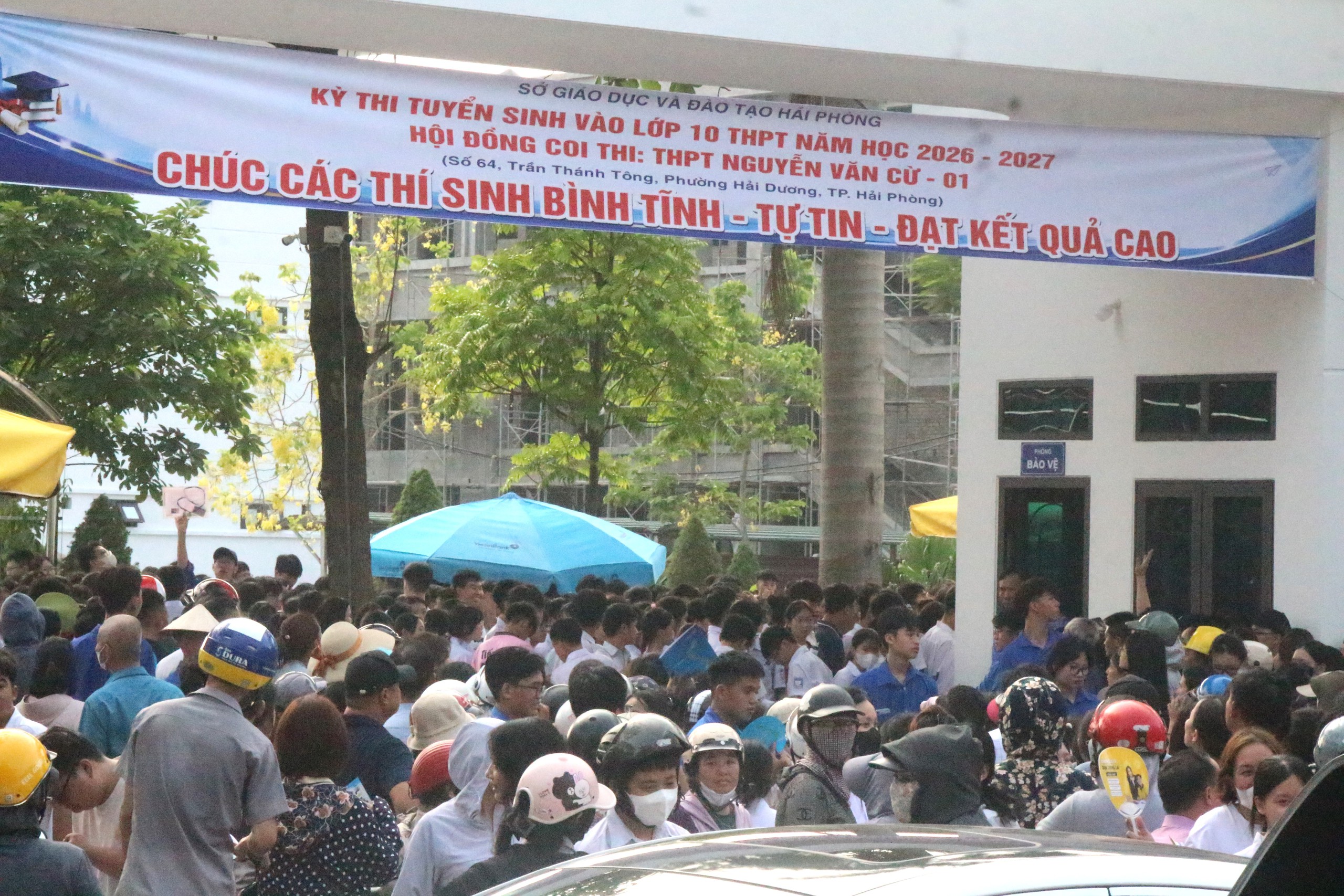 Thí sinh Hải Phòng 'thở phào' sau môn thi đầu tiên vào lớp 10- Ảnh 2.
