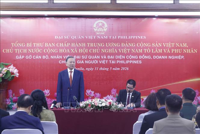 Tổng Bí thư, Chủ tịch nước và Phu nhân gặp gỡ cộng đồng người Việt Nam tại Philippines- Ảnh 1.