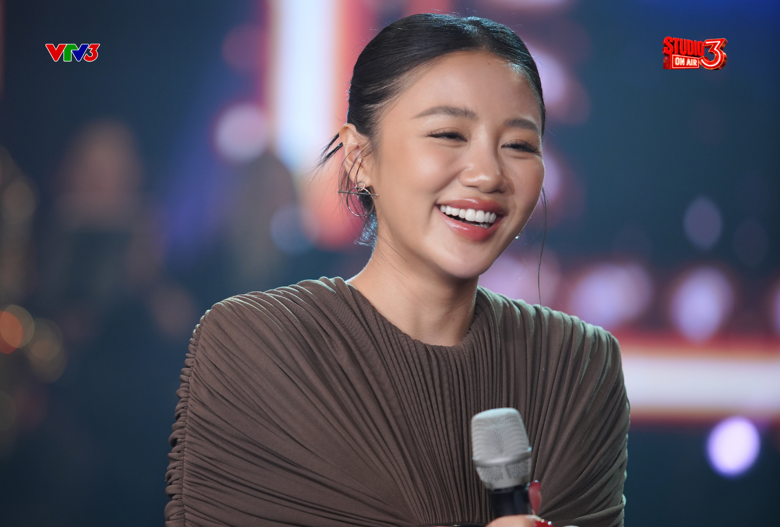 Văn Mai Hương từng khủng hoảng, trở lại mạnh mẽ thành 'Đại minh tinh' âm nhạc và điện ảnh- Ảnh 4.